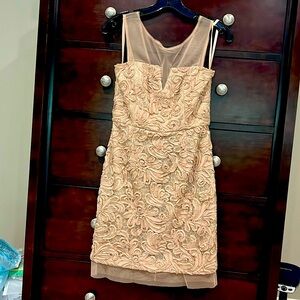 Worn once to a wedding. Classy and elegant.